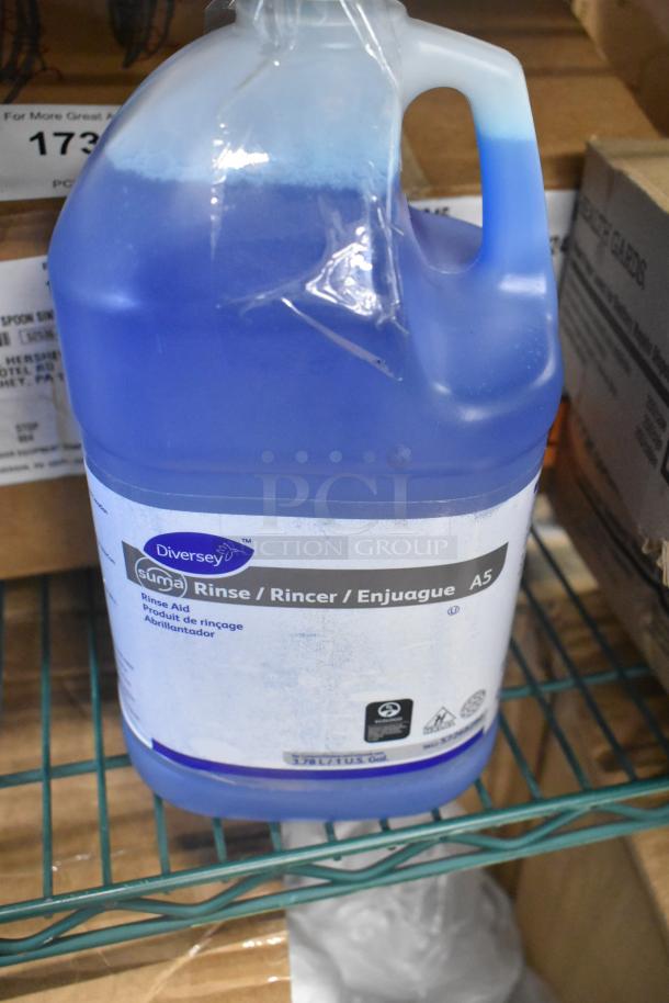 Diversey Rinse Aid A5, new, 3.78L bottle. Blue liquid in a labeled container with a handle. Scratch and dent condition.
