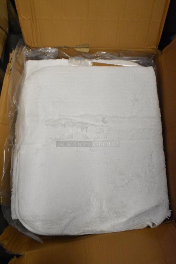 Box of WS00849780 towels, brand new, in original packaging. Towels appear undamaged. Scratch and dent condition box.