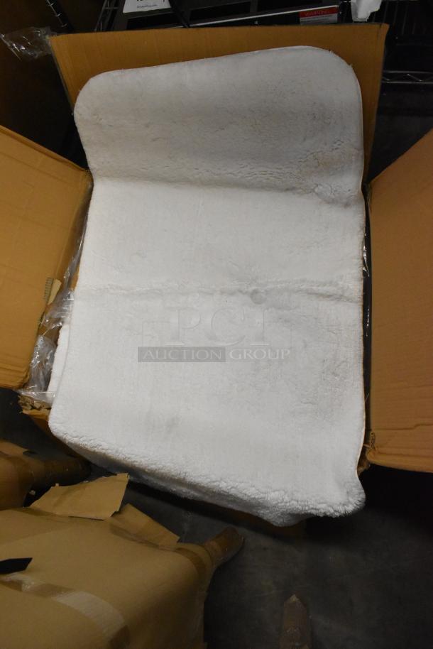New WS00849780 towel in open box, white, slightly wrinkled. Clariant Container DRI packets included, both scratch and dent.