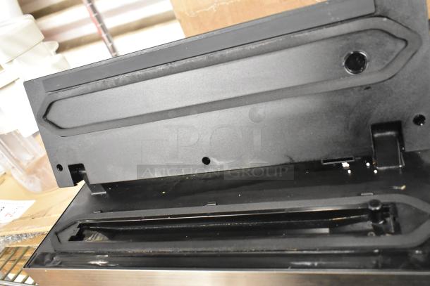 BRAND NEW VacPak-It 186VME12SS Stainless Steel Vacuum Packaging Machine with 12" seal bar. Scratch and dent condition.
