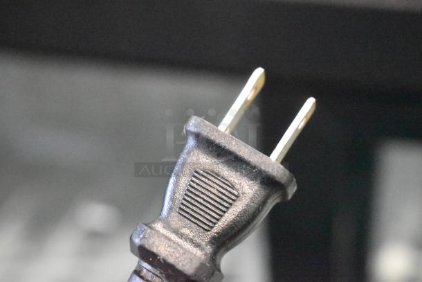Close-up of a power plug for the 2019 Secura 8100MC Countertop Single Burner Induction Range, 120 Volts, 1 Phase.