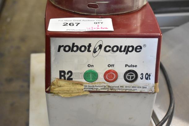 Robot Coupe R2NCLR food processor, 3 Qt capacity, with S blade. Features on/off/pulse controls. Slight wear on exterior.