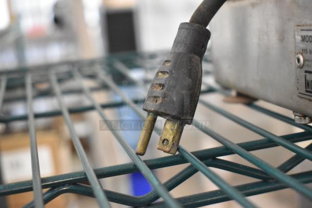 Silverline 3250 metal countertop scale, 115V, 1 phase; shown with close-up of the plug on a metal rack.
