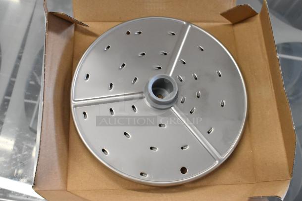 Robot Coupe 27588 grater blade in new condition, displayed in a cardboard box.