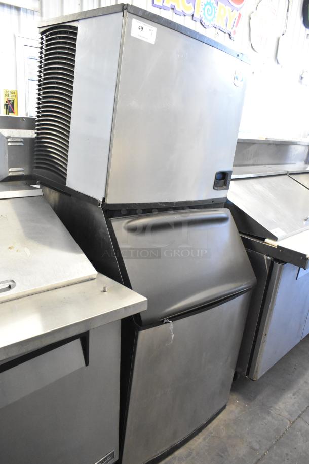 Manitowoc IY1004A-261 stainless steel ice head on B570 bin, 208-230V, 1 phase, commercial use, excellent condition.