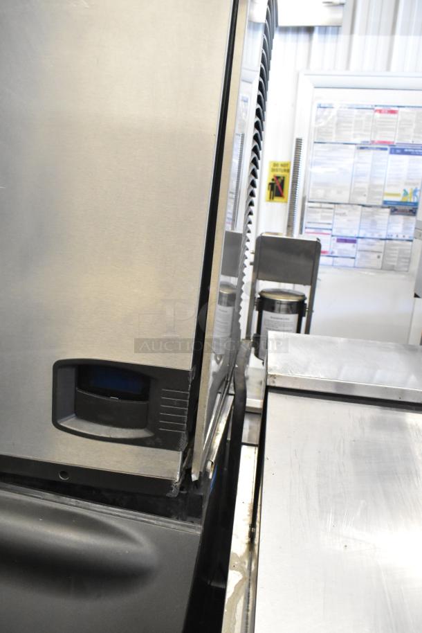 Manitowoc IY1004A-261 stainless steel ice head on B570 bin, 208-230V, 1 phase, commercial use, excellent condition.