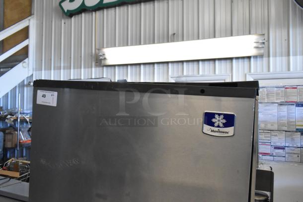 Manitowoc IY1004A-261 stainless steel ice head on B570 bin, commercial use, 208-230V, 1 phase, visible branding sticker.