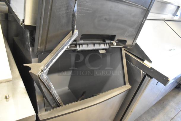 Manitowoc IY1004A-261 stainless steel commercial ice head on B570 bin, 208-230V, 1 phase, used condition.