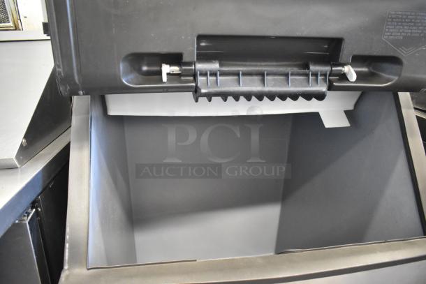 Manitowoc IY1004A-261 stainless steel ice head on B570 bin, 208-230V, 1 Phase. Commercial use, open bin view.