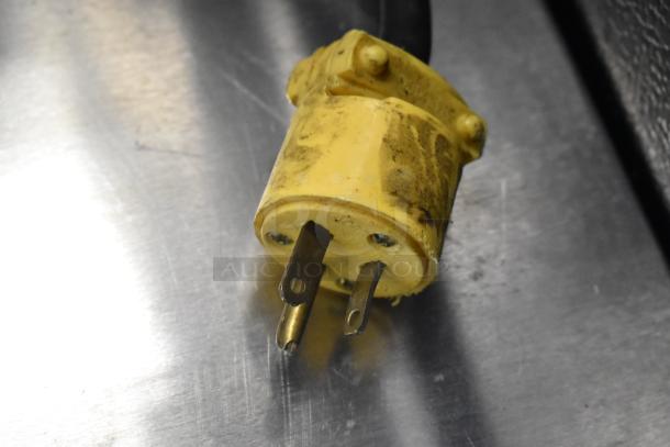 Stainless steel Manitowoc IY1004A-261 ice head on B570 bin, 208-230V, 1 phase. Features commercial-grade durability.