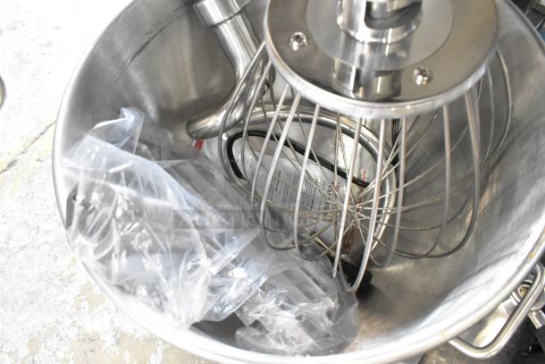 Avantco MX40H 40 Qt. mixer with stainless bowl, guard, whisk; new, scratch and dent condition. 230V, 1 Phase.
