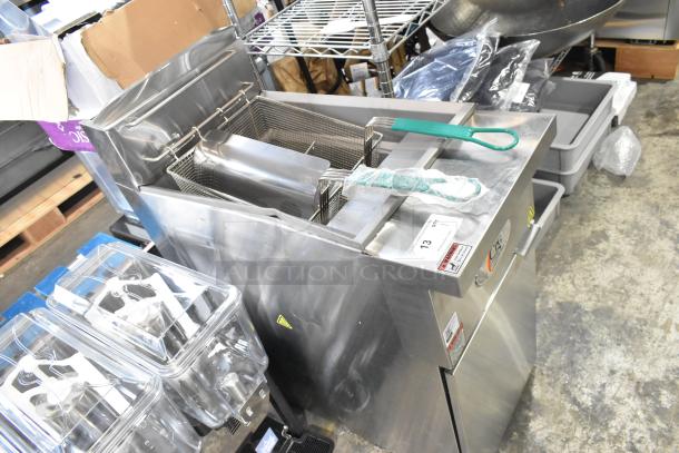 BRAND NEW 2024 Cooking Performance Group CPG 351FFOP40N Stainless Steel 40 lb. Natural Gas Fryer, 2 Baskets, 90,000 BTU.