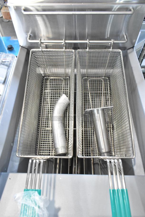 BRAND NEW 2024 Cooking Performance Group CPG 351FFOP40N 40 lb. stainless steel natural gas fryer with 2 metal fry baskets, 90,000 BTU.