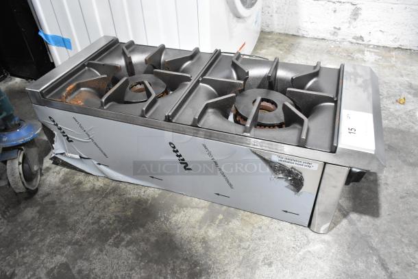 Avantco 177CAGR212 stainless steel 2-burner range, new scratch and dent, 25,000 BTU, natural gas, protective film present.