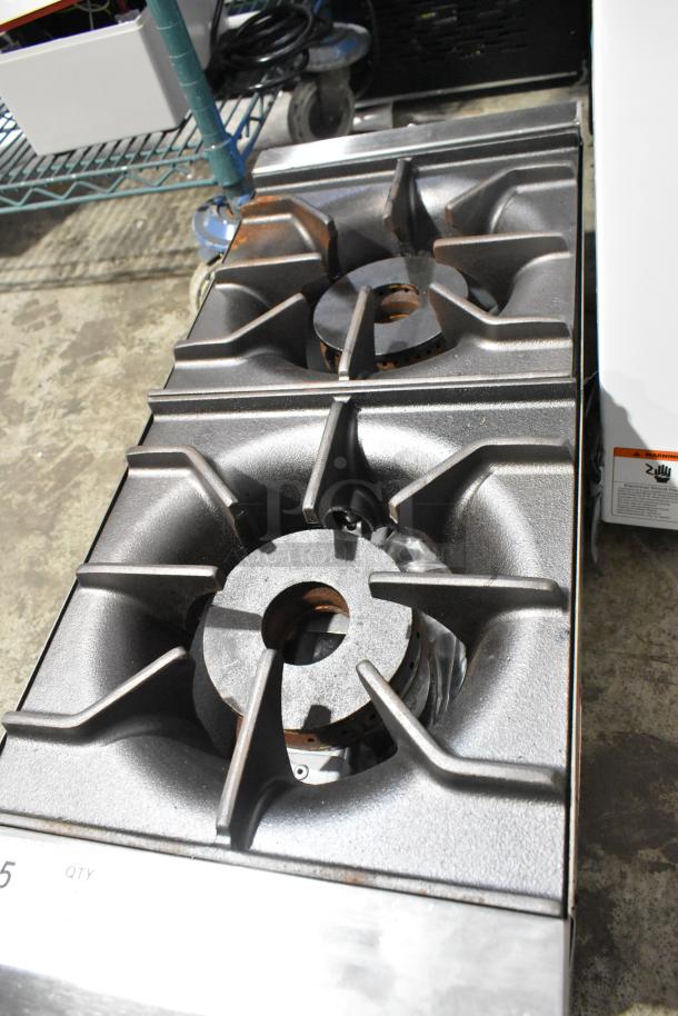Avantco 177CAGR212 2 Burner Range, stainless steel, natural gas, 25,000 BTU, new with minor scratches, commercial use.