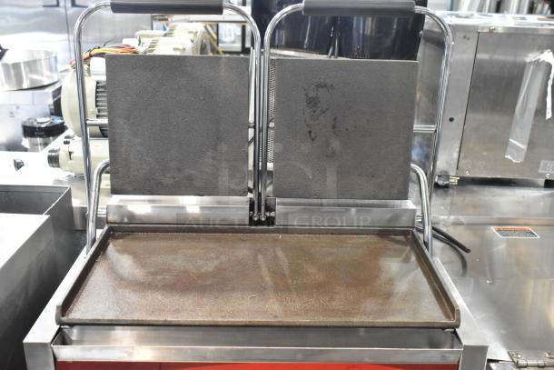 2019 Avantco 177P85S Stainless Steel Double Panini Press, commercial countertop design, 120V, good condition.