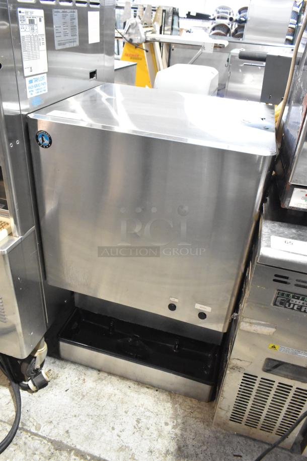 Hoshizaki DCM-500BAH stainless steel countertop ice and water dispenser, 40 lb storage, 618 lb capacity, 115V.