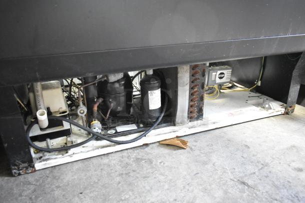 Federal Metal Commercial Floor Style Grab N Go Merchandiser, showing internal mechanical components and wiring.