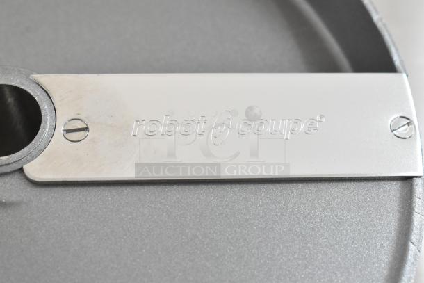 Brand new Robot Coupe 28114W 25/32" dicing kit, slight scratches, branded metal plate, ideal for precise food prep.