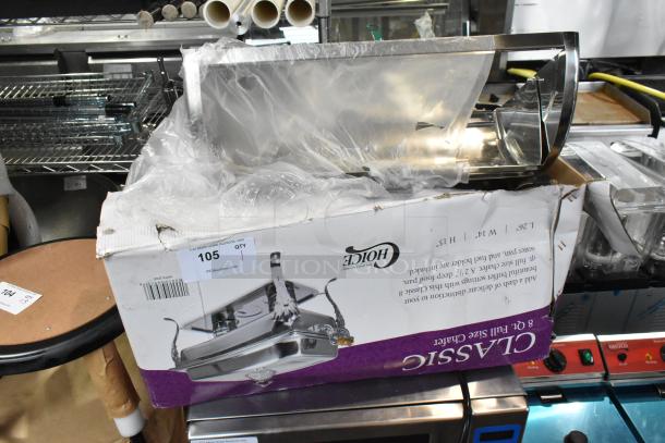 Brand new 407DL200A Choice Classic 8 Qt. Full Size Chafer in a slightly damaged box, stainless steel, with protective plastic.