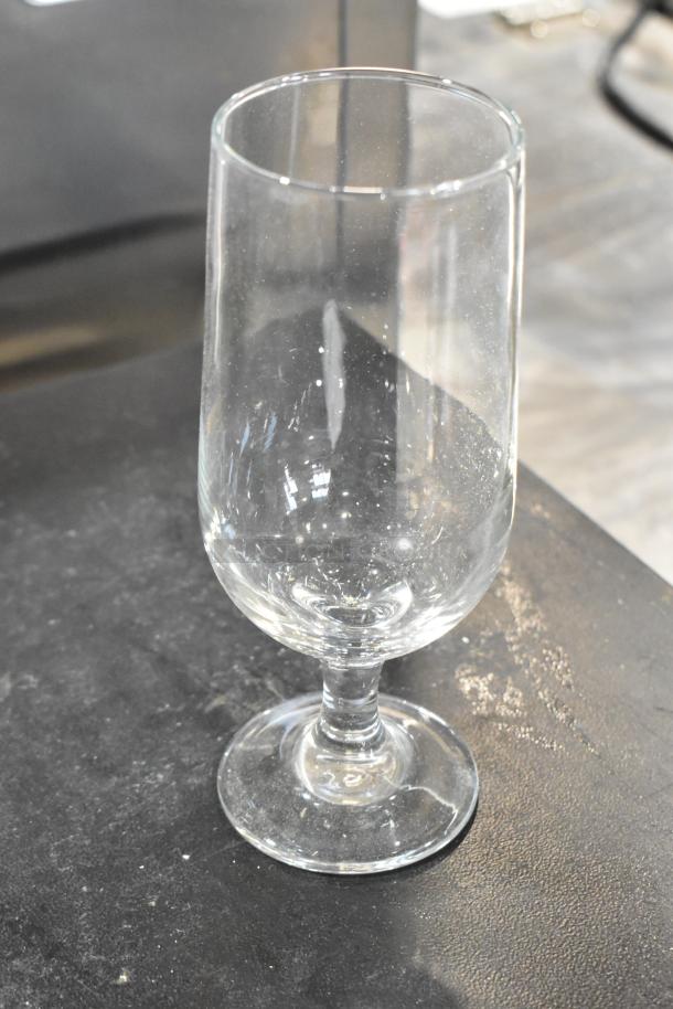 Brand new Libbey Embassy 14 oz. Stemmed Pilsner Glass. Clear glass, perfect condition, ideal for beverages.