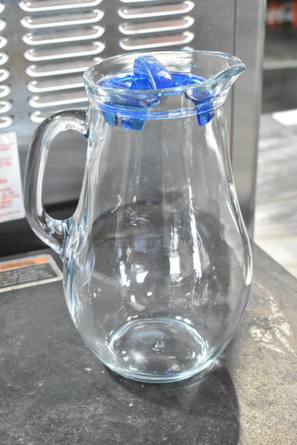 5 brand new Pasabahce Bistro 61 oz. glass pitchers by Steelite International. Includes blue lid; scratch and dent condition.