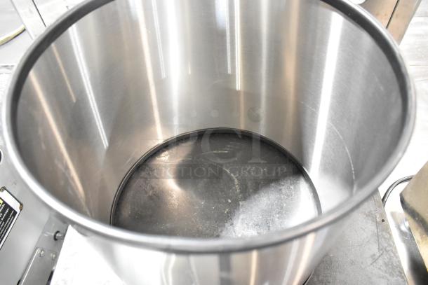 BRAND NEW Carlisle CM101203 black 3-gallon Coldmaster ice cream cold crock with lid and extra bin. Slight scratches visible.