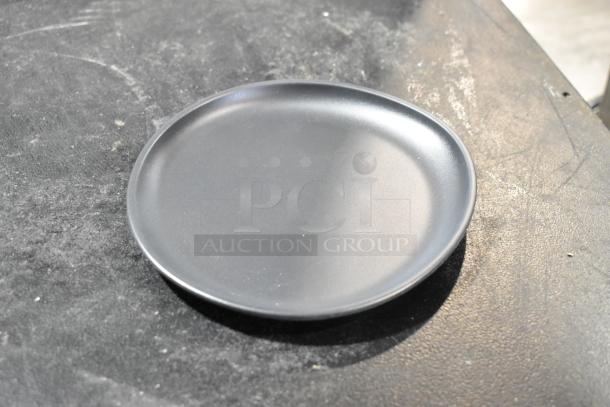 CS-610-DG GET Enterprises 6" Dark Gray Matte Melamine Plate, Irregular Round Shape, New Scratch and Dent Condition.