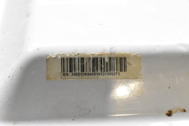 Barcode with serial number SN: 340E036560519231200273 on the Panasonic NN-SU696S microwave oven.