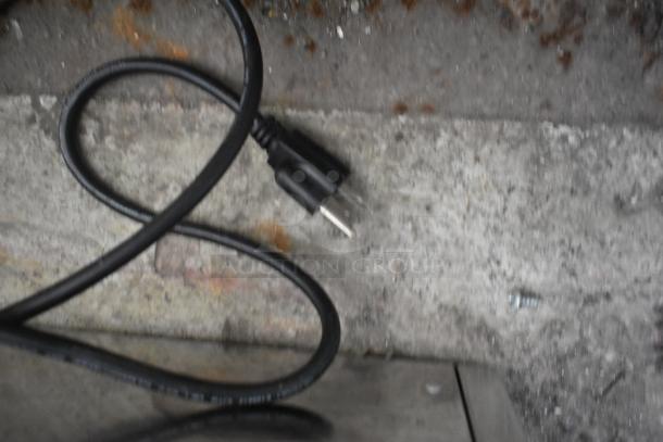Power cord of a 2019 Whynter MIM-14231SS Ice Machine. Features 115 Volt, 1 Phase, stainless steel design.