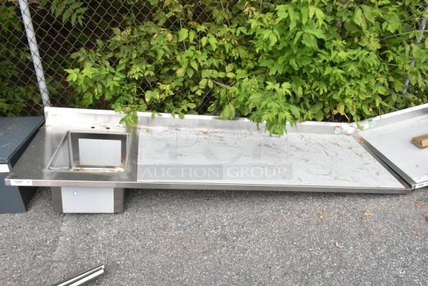 BRAND NEW Regency 600ST3096L stainless steel table with single bay sink. Scratch and dent condition.