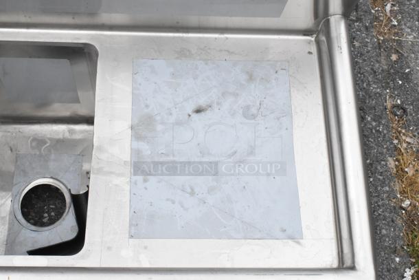 BRAND NEW SCRATCH AND DENT Regency 600S21014216 stainless steel 2-bay sink with dual drain boards. No legs included.