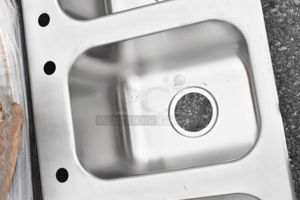 BRAND NEW SCRATCH AND DENT! Stainless steel 3-bay drop-in sink, visible minor scratches. Ideal for commercial use.
