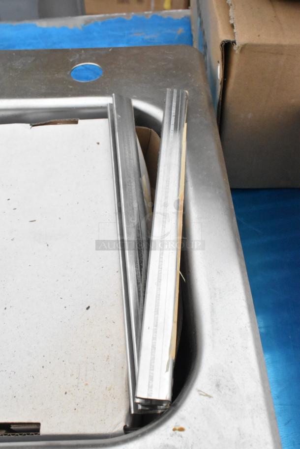 Brand new Regency 600DI1995 9"x9"x5" stainless steel drop-in sink. 18-gauge, scratch and dent condition.