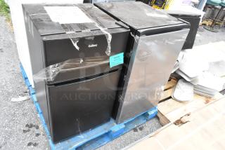 Four mini coolers including Snyo SR-4310W and Galanz models, wrapped in plastic, on a pallet. Various brands visible.