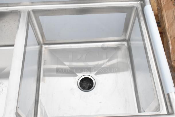 BRAND NEW Regency 600S32424 commercial sink, 16-gauge stainless steel, three-compartment, 24"x24"x14" bowls, scratch and dent.