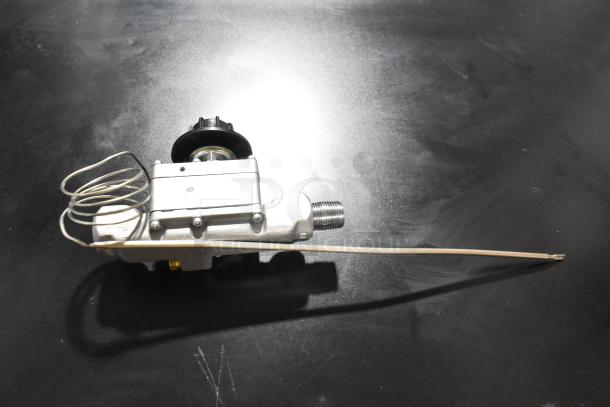 Brand new Blodgett BL11527 thermostat; scratch and dent condition, visible tags indicate model and CE marking.