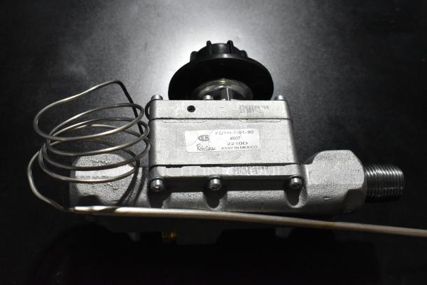 BRAND NEW Blodgett BL11527 Thermostat, scratch and dent, visible model label, metal construction, coiled wire.