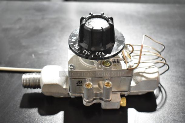 BRAND NEW SCRATCH AND DENT Blodgett BL11527 thermostat, featuring temperature dial, slight scratches visible, model 11527.
