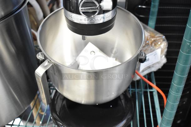 KitchenAid KSM8990OB metal countertop planetary dough mixer with metal mixing bowl, 120 volts, in excellent condition.