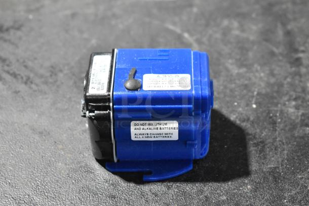 Blue Bison 122485-00 device, new with visible labels; advises against mixing battery types.