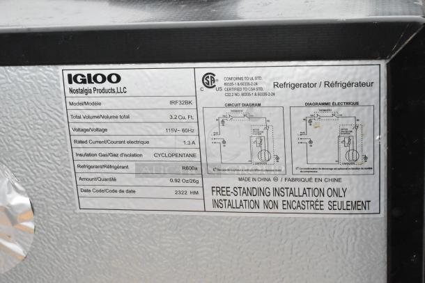 Label on Igloo IRF32BK Mini Cooler showing specifications: 3.2 Cu. Ft., 115V-60Hz, 1.3A, R600a refrigerant, free-standing installation.