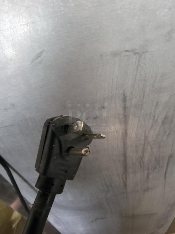 Traulsen Dough Proofer power plug, model RPP132L-FHS. Essential for bakery efficiency. Features durable construction.