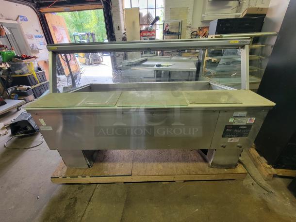 Federal SGRHD hot food display case in good condition, ideal for delis and bakeries, features glass front and digital controls.