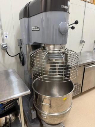 🚨LIKE NEW Hobart 140 Quart Commercial Mixer! 🚨Get this powerful Hobart mixer for your business! Perfect for large batches. BONUS: 2x Mixing Bowls, Dolly & Paddle Attachment! 🍴See videos and pick-up location in description below! 👇 - Item #1203273