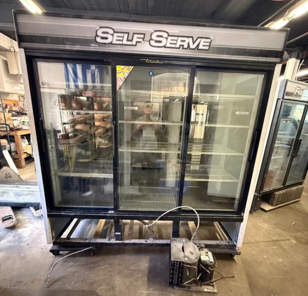True GDM-69 commercial refrigerator, three glass sliding doors, spacious interior. Ideal for retail display. Good condition.