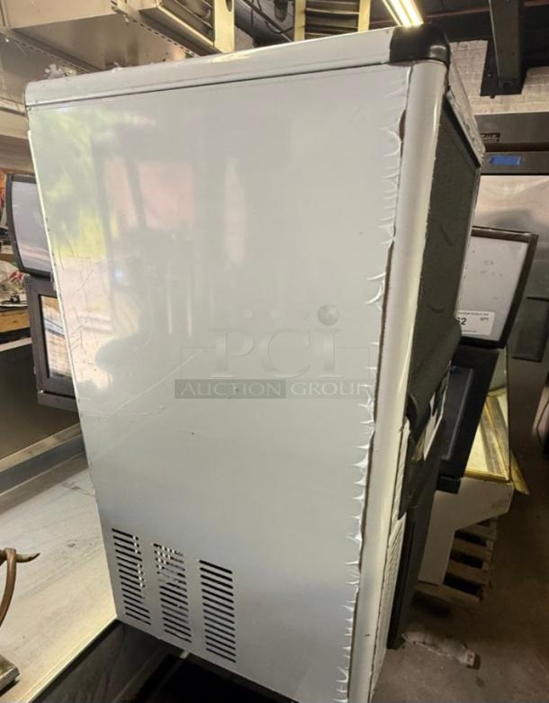 Spartan SUIM-68 Ice Maker showing side panel; compact, low-profile design suitable for small cafes or bars.