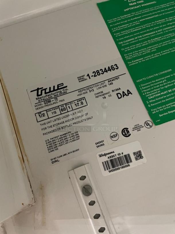 Label on True GDM-72 commercial refrigerator, serial 1-2834463, showing specifications and electrical requirements.