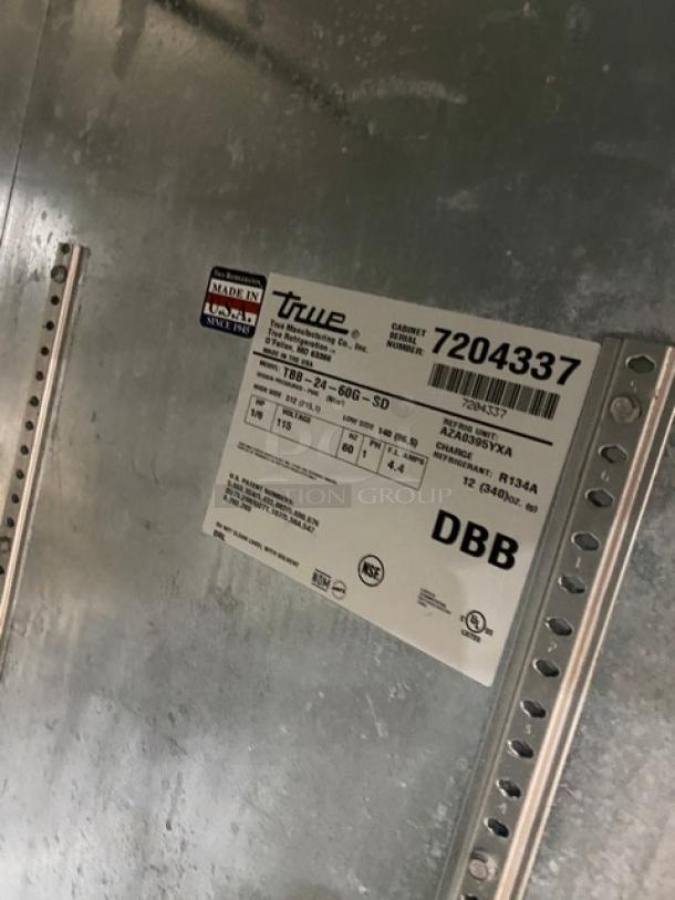True TBB-24-60G-SD cooler label, model TBB2460GSD, SN 7204337, 115V, 1 Phase. Made in the USA.