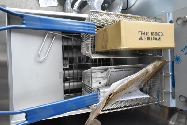Brand new 2022 Pitco Frialator SG14 stainless steel fryer, natural gas, 110,000 BTU, with two metal baskets.